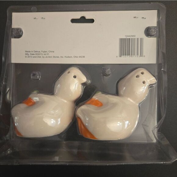 Holiday Inspirations Ghost & Pumpkin Salt & Pepper Shakers - Picture 2 of 4